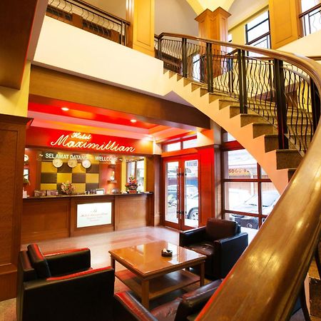 Hotel Maximillian Tanjung Balai Karimun Exterior foto