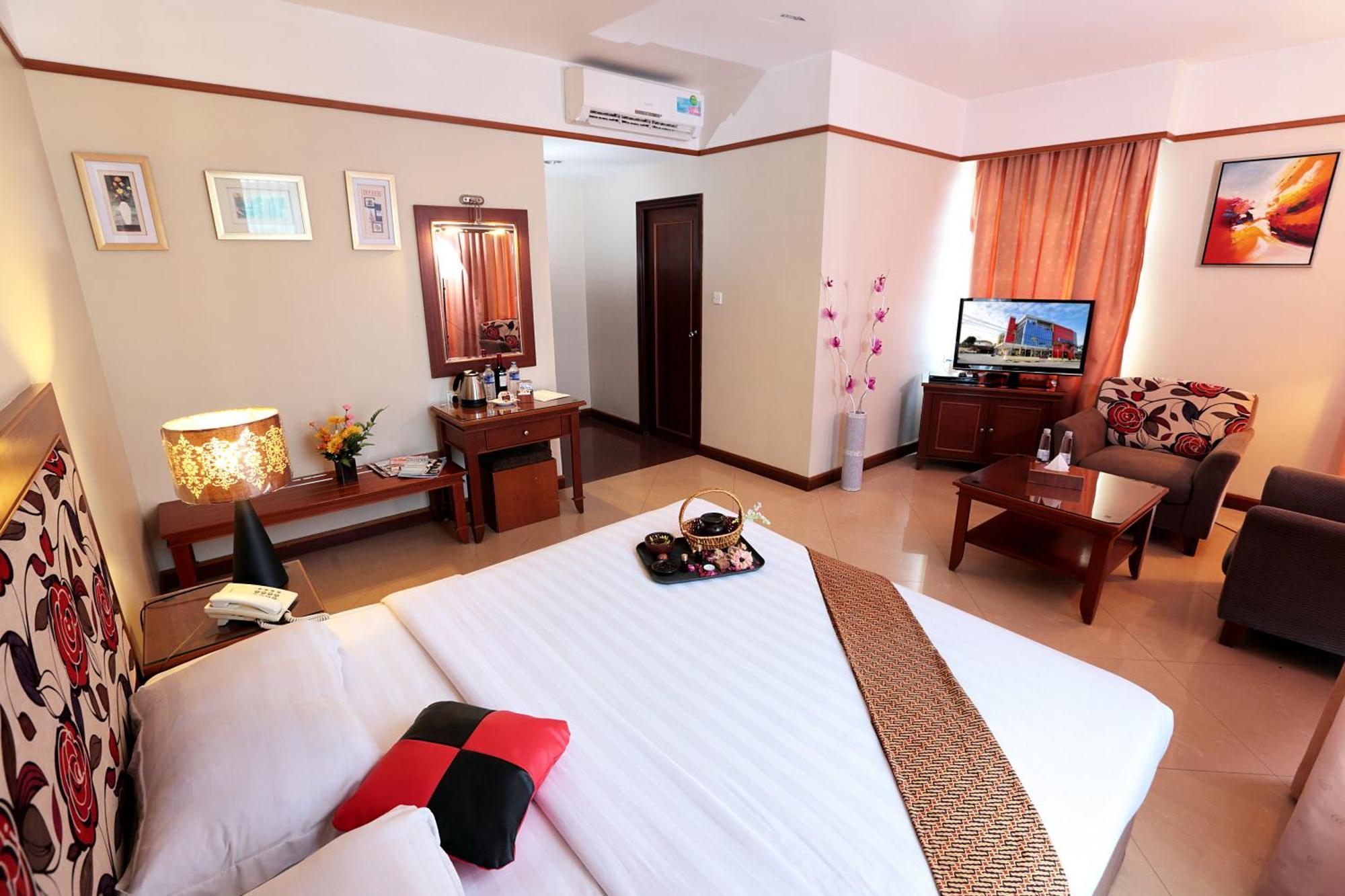 Hotel Maximillian Tanjung Balai Karimun Exterior foto