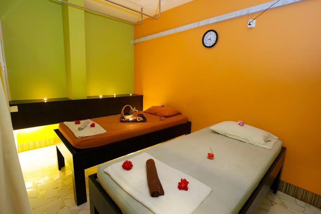 Hotel Maximillian Tanjung Balai Karimun Exterior foto