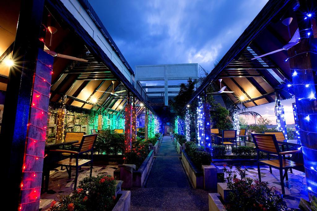 Hotel Maximillian Tanjung Balai Karimun Exterior foto