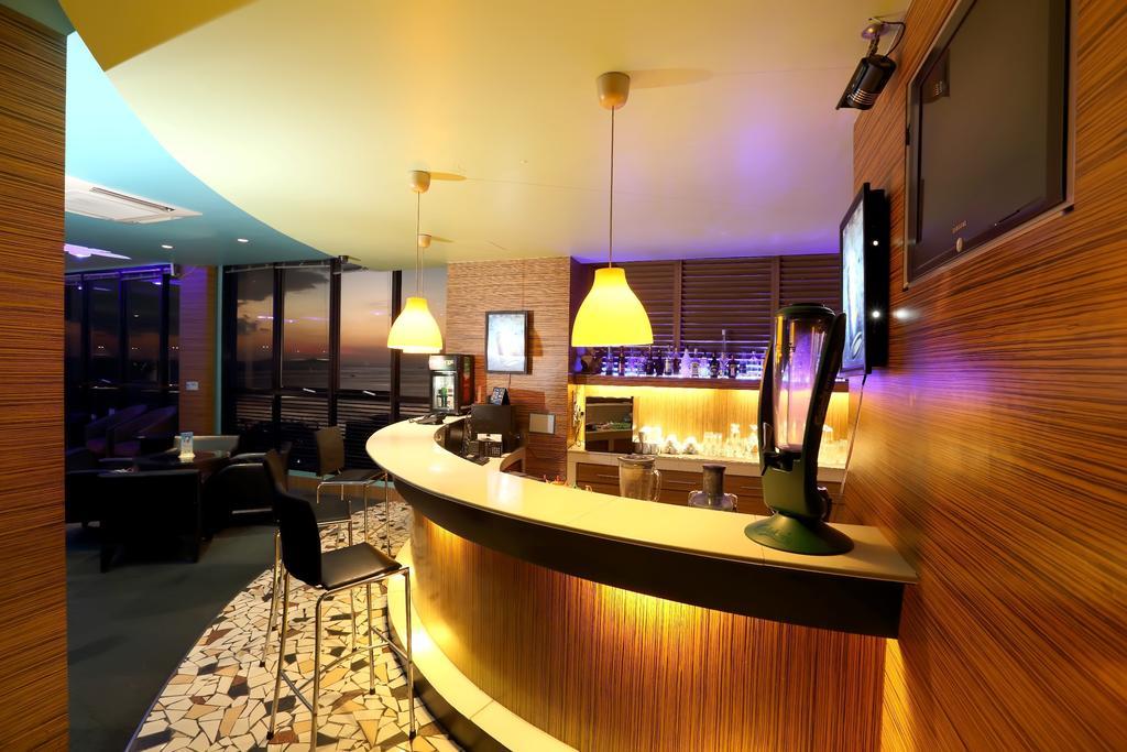 Hotel Maximillian Tanjung Balai Karimun Exterior foto