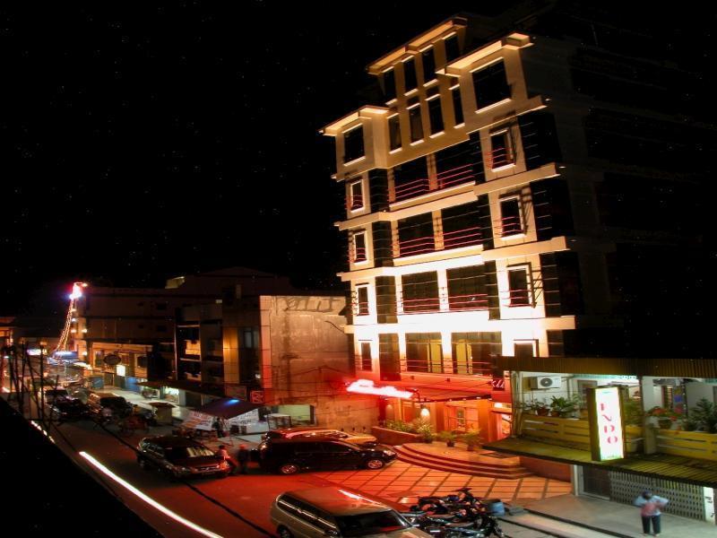 Hotel Maximillian Tanjung Balai Karimun Exterior foto